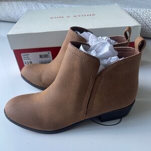 NEW Sun + Stone Cadee Brown Tan Zip Faux Suede Ankle Booties Women’s 6.5 IN BOX